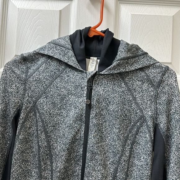 Lululemon Daily Practice Jacket
Rio Mist White Black / Deep Coal - Picture 10 of 16